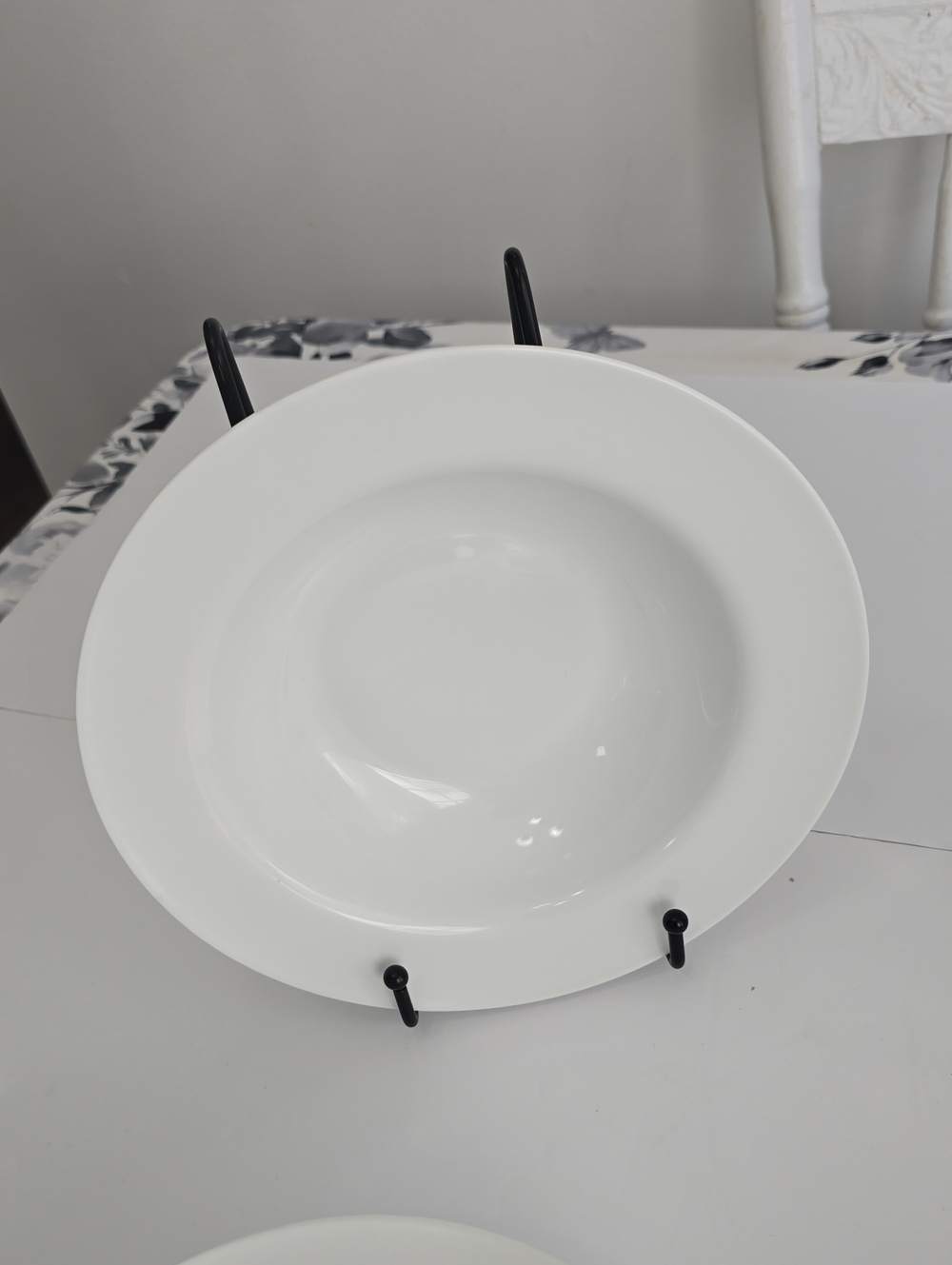Pier 1 Imports Set Of 4 Luminous White Porcelain Soup Pasta Bowls - Picture 3 of 16